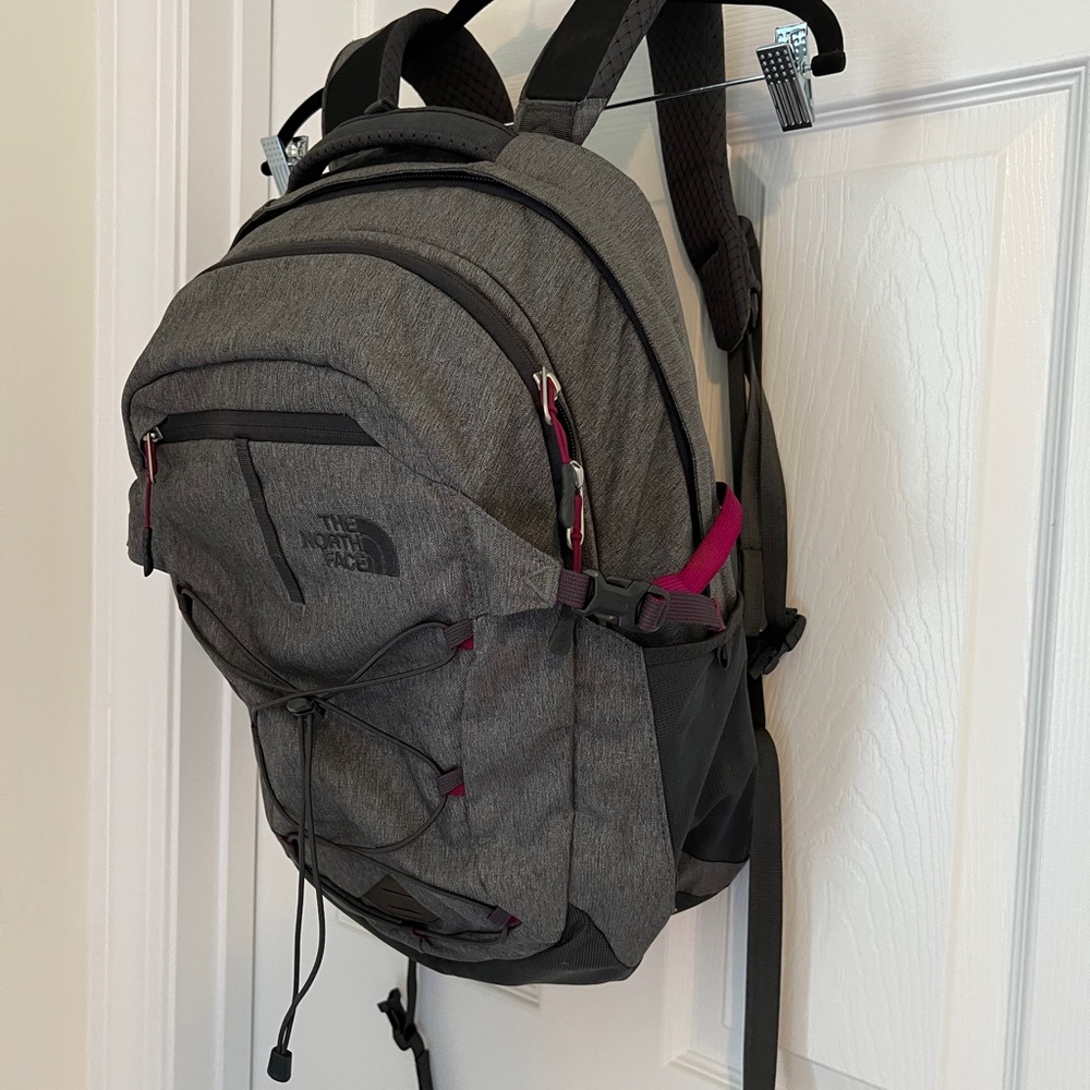 The north face backpack in grey, very good condition